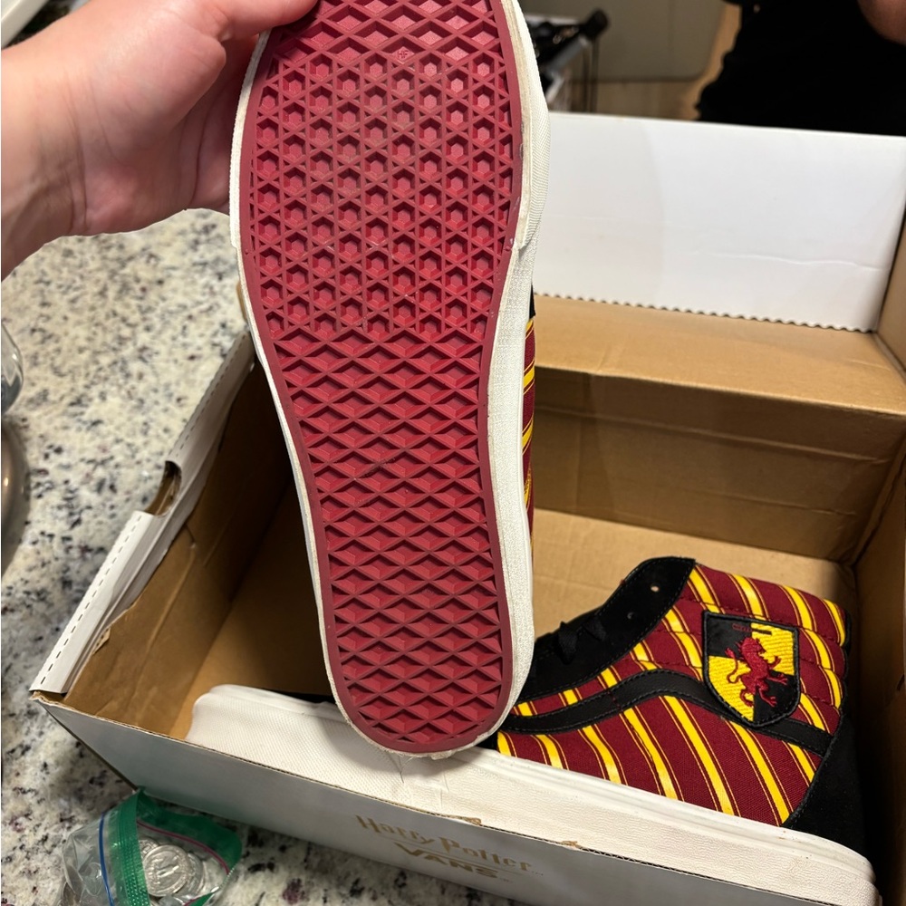 Vans Men's Black and Red High-Top Sneakers Harry Potter - Picture 4 of 6